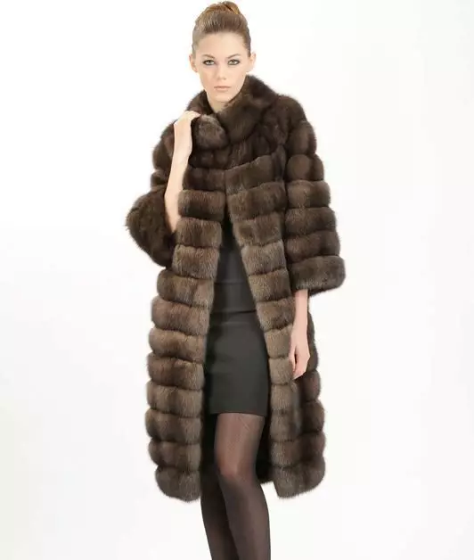 Sable fur coat (73 mga larawan): Magkano ang isang sobular fur amerikana, mga review 754_44