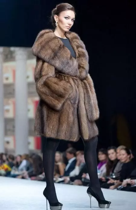 Sable Fur Coat (73 Bilder): Hvor mye er en sobulær pelsjakke, vurderinger 754_48
