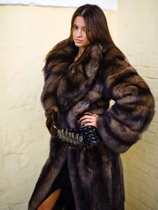 Sable Fur Coat (73 Valokuvat): Kuinka paljon on sovitettu turkki, arvostelut 754_52