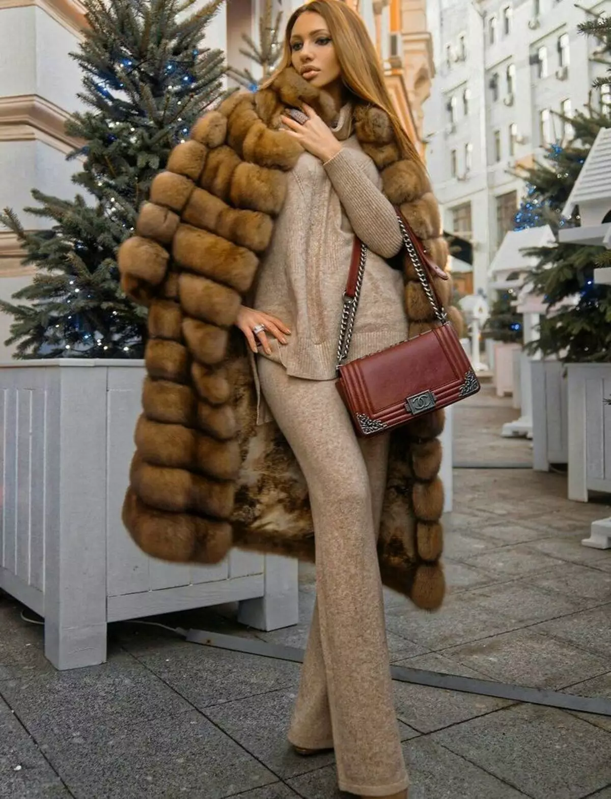 Sable fur coat (73 mga larawan): Magkano ang isang sobular fur amerikana, mga review 754_63