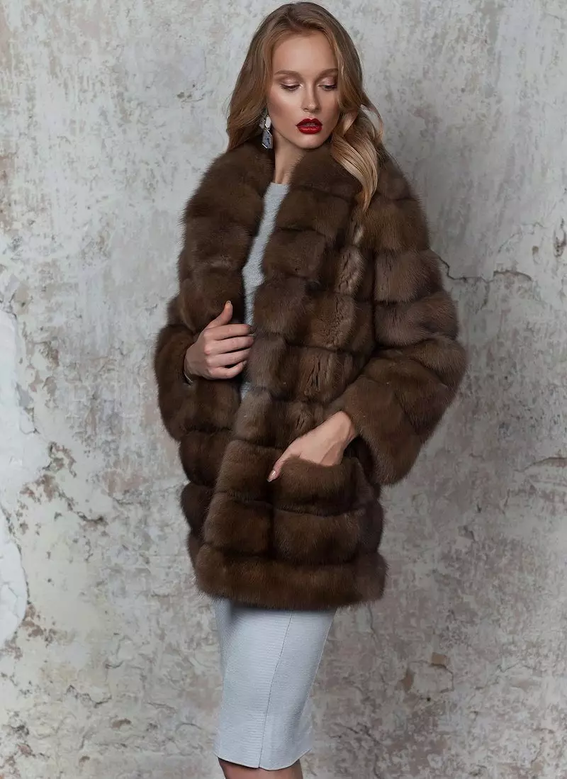 Sable Fur Coat (73 Bilder): Hvor mye er en sobulær pelsjakke, vurderinger 754_66