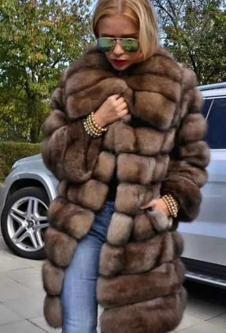 Sable Fur Coat (73 Valokuvat): Kuinka paljon on sovitettu turkki, arvostelut 754_73