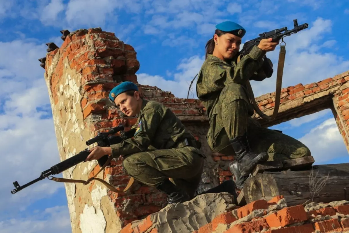 Katonai szakmák a lányoknak: Milyen női szakmák vannak a katonai szférában? Listák listája a lányoknak 9 és 11 osztály után 7573_4