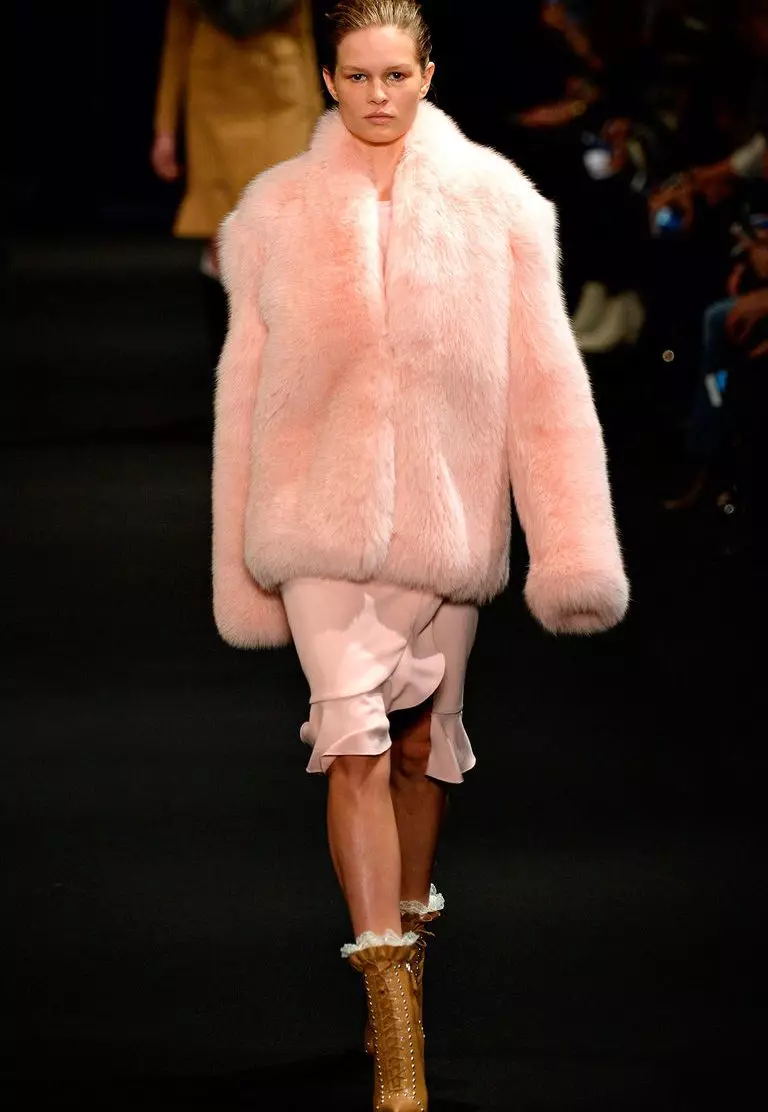 Pink Fur Coat (49 billeder): Rose Fur Coats, Boyfriend Morozova, Regina Todorenko, anmeldelser 757_40