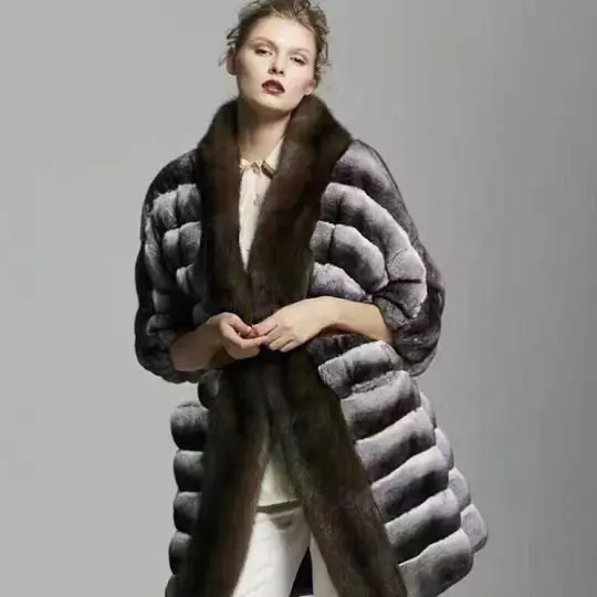 Shinchilla кожено палто (91 снимки): колко е бял, кафяв, нарязан, какво палто на чинчила, трикотаж, ревюта 759_23