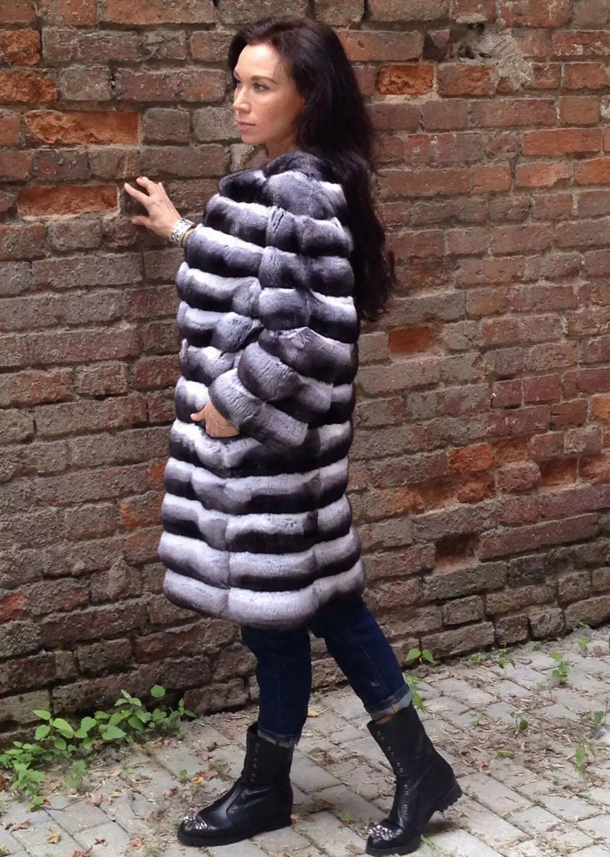 Shinchilla γούνα παλτό (91 φωτογραφίες): Πόσο είναι, λευκό, καφέ, κομμένο, τι παλτό τσιντσιλά, πλεκτά, σχόλια 759_50