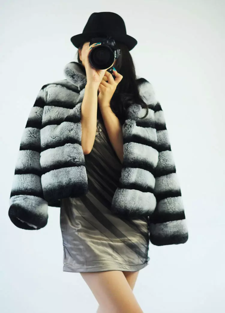 Shinchilla γούνα παλτό (91 φωτογραφίες): Πόσο είναι, λευκό, καφέ, κομμένο, τι παλτό τσιντσιλά, πλεκτά, σχόλια 759_53