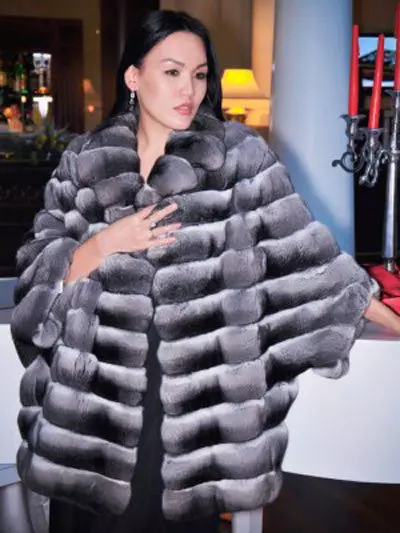 Shinchilla кожено палто (91 снимки): колко е бял, кафяв, нарязан, какво палто на чинчила, трикотаж, ревюта 759_68