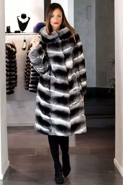Shinchilla γούνα παλτό (91 φωτογραφίες): Πόσο είναι, λευκό, καφέ, κομμένο, τι παλτό τσιντσιλά, πλεκτά, σχόλια 759_69
