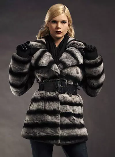 Shinchilla кожено палто (91 снимки): колко е бял, кафяв, нарязан, какво палто на чинчила, трикотаж, ревюта 759_81