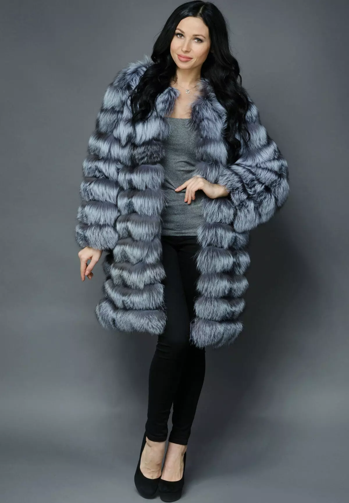 Shinchilla кожено палто (91 снимки): колко е бял, кафяв, нарязан, какво палто на чинчила, трикотаж, ревюта 759_83