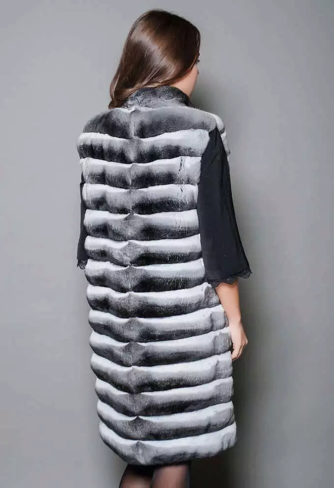 Shinchilla кожено палто (91 снимки): колко е бял, кафяв, нарязан, какво палто на чинчила, трикотаж, ревюта 759_84