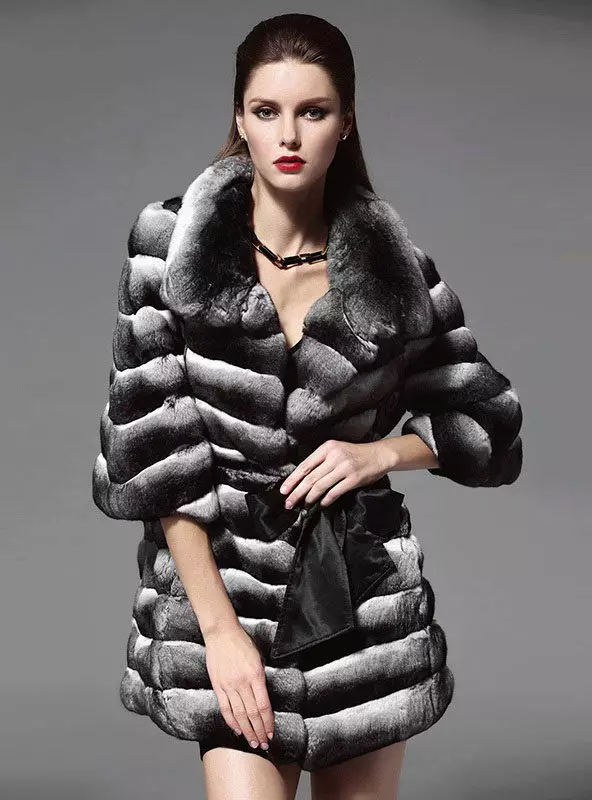 Shinchilla кожено палто (91 снимки): колко е бял, кафяв, нарязан, какво палто на чинчила, трикотаж, ревюта 759_88