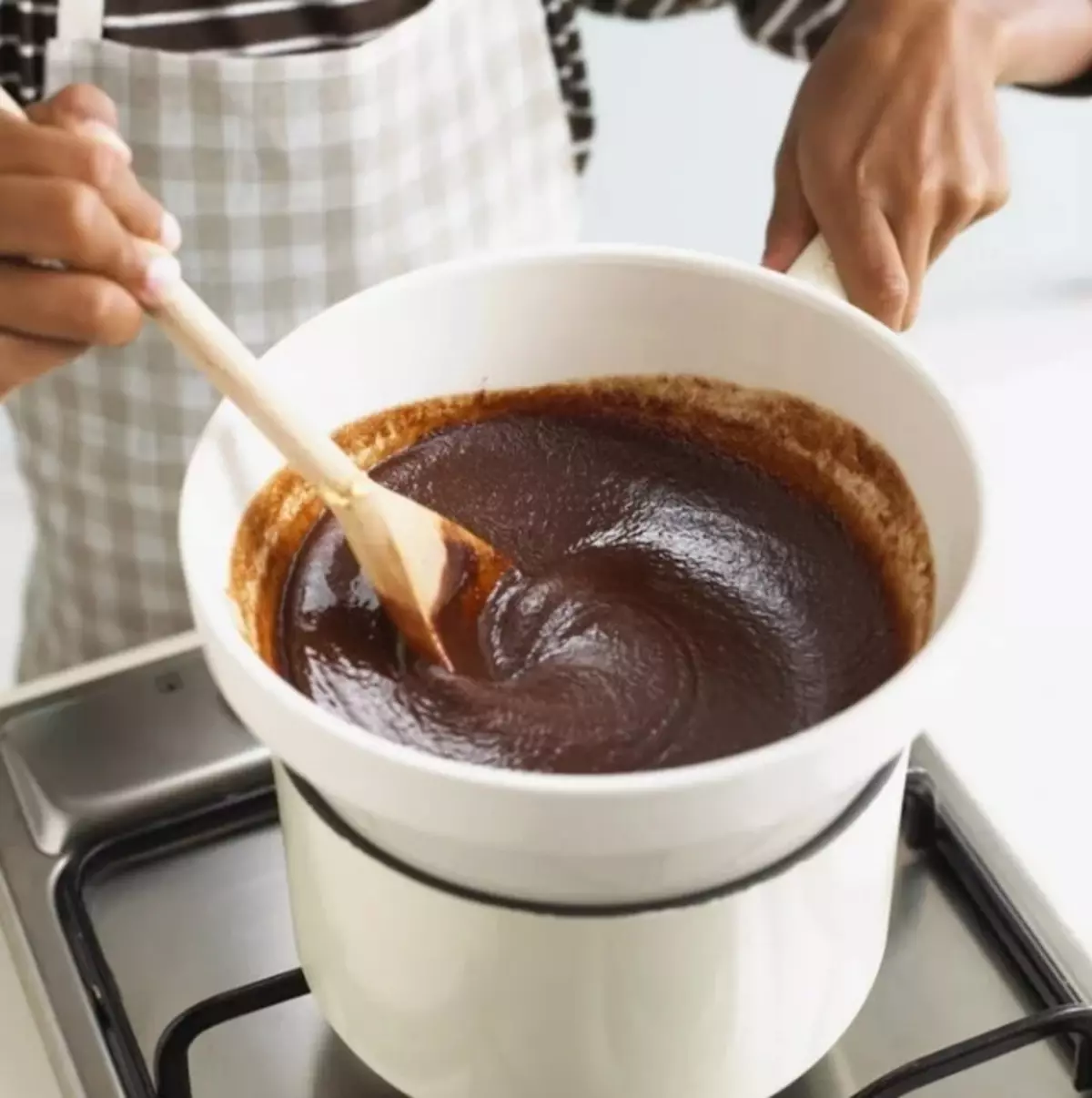 Chocolate šokolaadi purskkaev: Mis sobib ja kuidas seda kasutada? Belgia šokolaadi ja teine. Mida parem valida ja kuidas see peaks olema? 7607_19