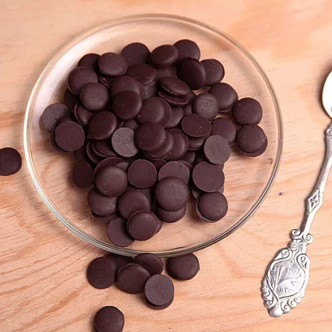 Chocolate para la fuente de chocolate: ¿Qué adecuado y cómo usarlo? Chocolate belga y el otro. ¿Qué mejor elegir y cómo debería ser? 7607_9