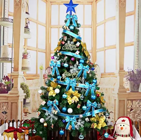 How to decorate the Christmas tree with ribbons? 46 Photo decorations made of decorative ribbons from organza, beautiful decoration of the Christmas tree with your own hands. How to dress with a New Year tree with bows from ribbons? 7612_29