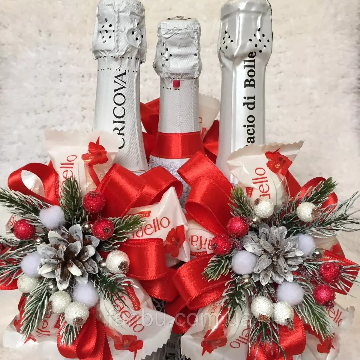 Šampanjca ukrašeni slatkišima za novu godinu: ukras boca sa vlastitim rukama u obliku ananasa, muškog dizajna i dekora za žene 7613_3