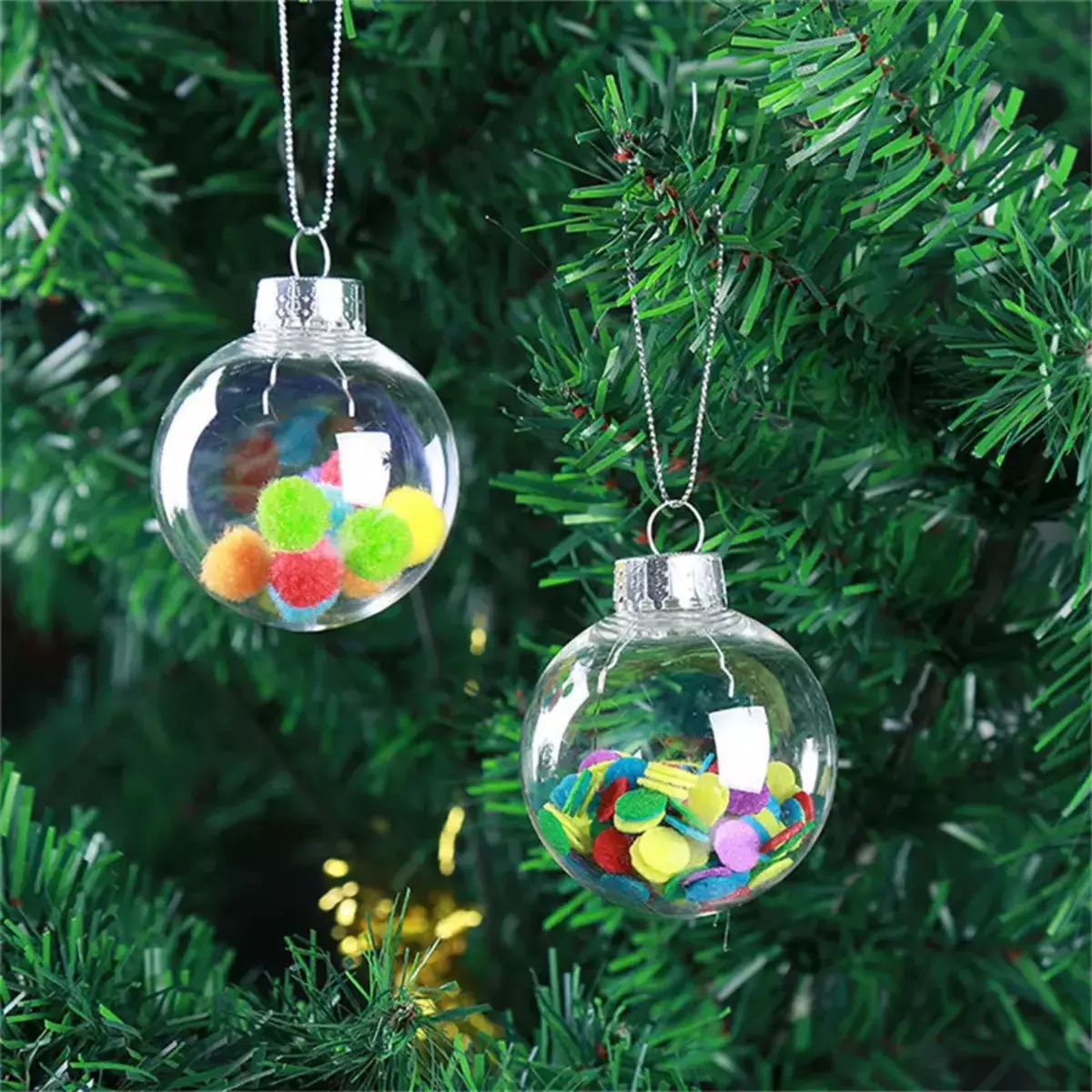 Quão lindamente decora a árvore de Natal com bolas? Decoração adequada e bonita rosa, vermelho e azul, verde e outras bolas coloridas 7614_32