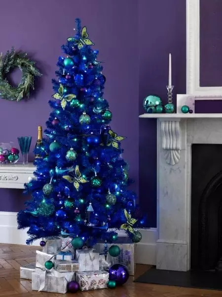 Quão lindamente decora a árvore de Natal com bolas? Decoração adequada e bonita rosa, vermelho e azul, verde e outras bolas coloridas 7614_6