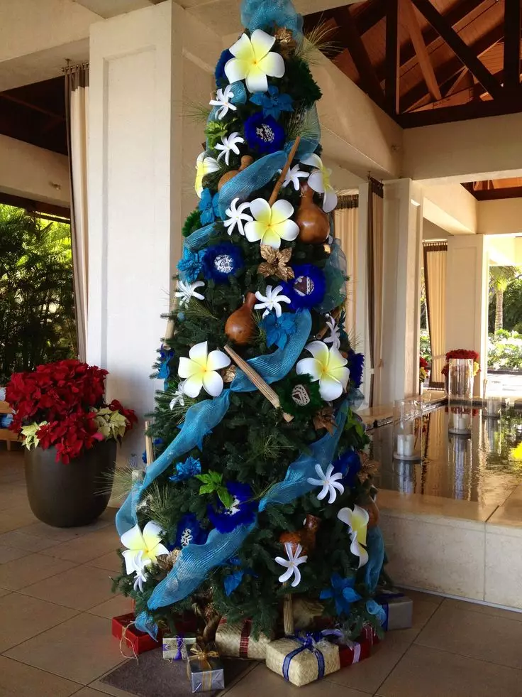 איך להתלבש עץ חג המולד מסוגנן? 56 תמונה מה לקשט יפה את עץ חג המולד בצבע לבן וגם אחר עבור השנה החדשה? סובייטים של מעצבים 7625_16