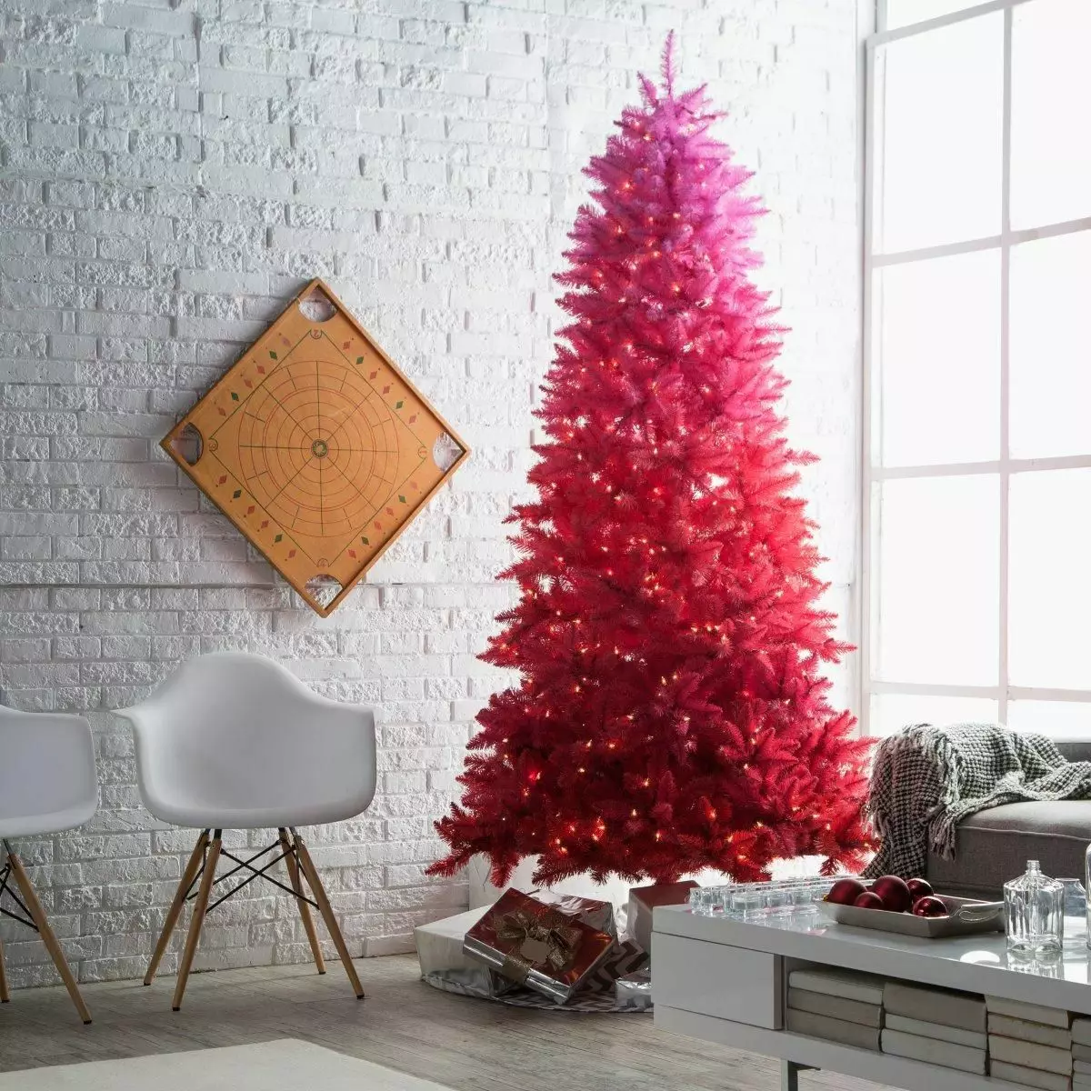 איך להתלבש עץ חג המולד מסוגנן? 56 תמונה מה לקשט יפה את עץ חג המולד בצבע לבן וגם אחר עבור השנה החדשה? סובייטים של מעצבים 7625_27