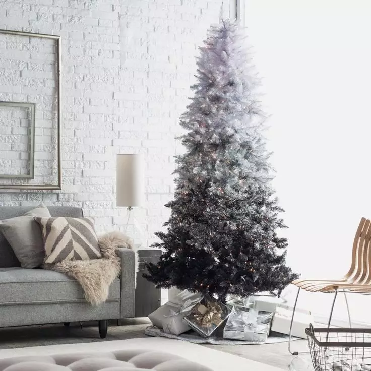 איך להתלבש עץ חג המולד מסוגנן? 56 תמונה מה לקשט יפה את עץ חג המולד בצבע לבן וגם אחר עבור השנה החדשה? סובייטים של מעצבים 7625_48