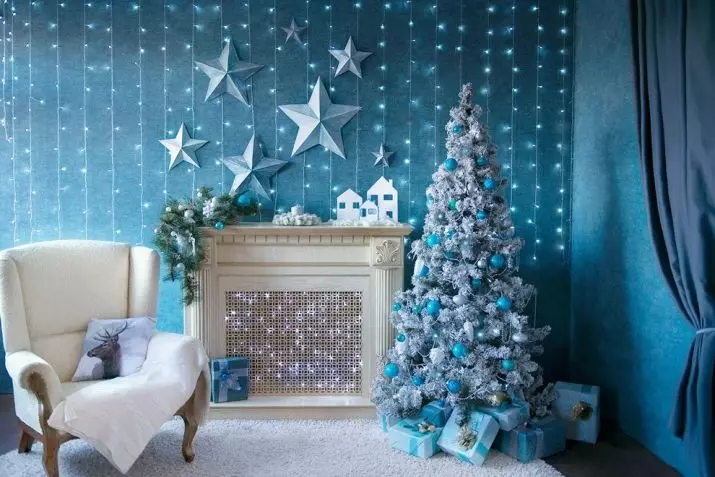 decoració de l'arbre de Nadal amb joguines de plata: boles de plata amb blanc i amb joguines de color rosa, amb vermell i daurat, amb el blau i l'altre 7626_20