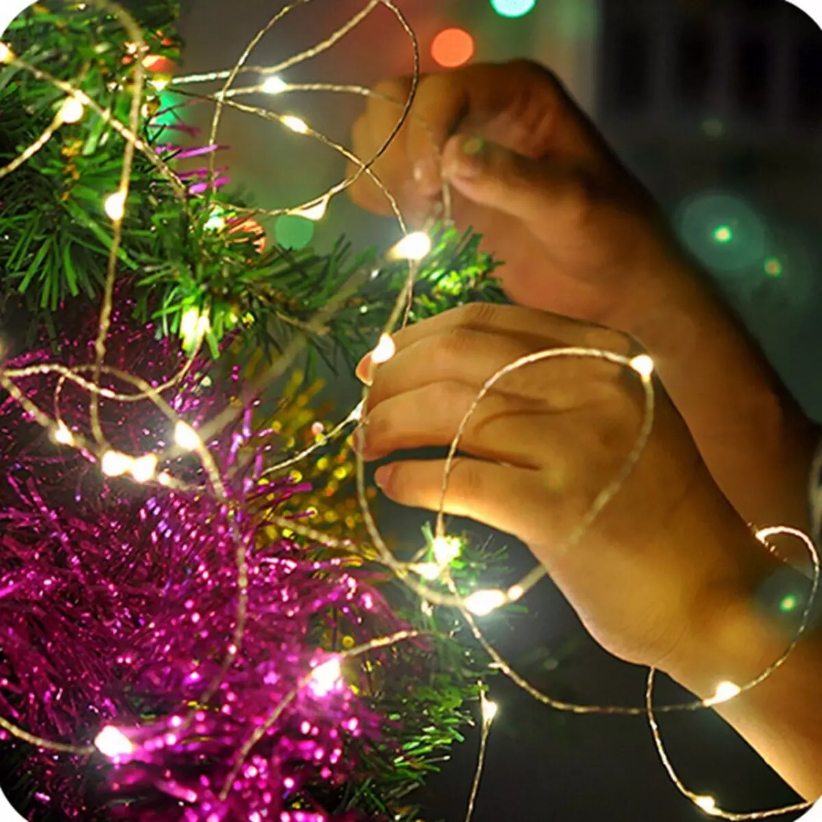 Ako zdobí vianočný strom s vencom? Ako správne a krásne obliekať to podľa schémy s žiariace elektrickej girlandami a ďalšie veniec? 7630_17