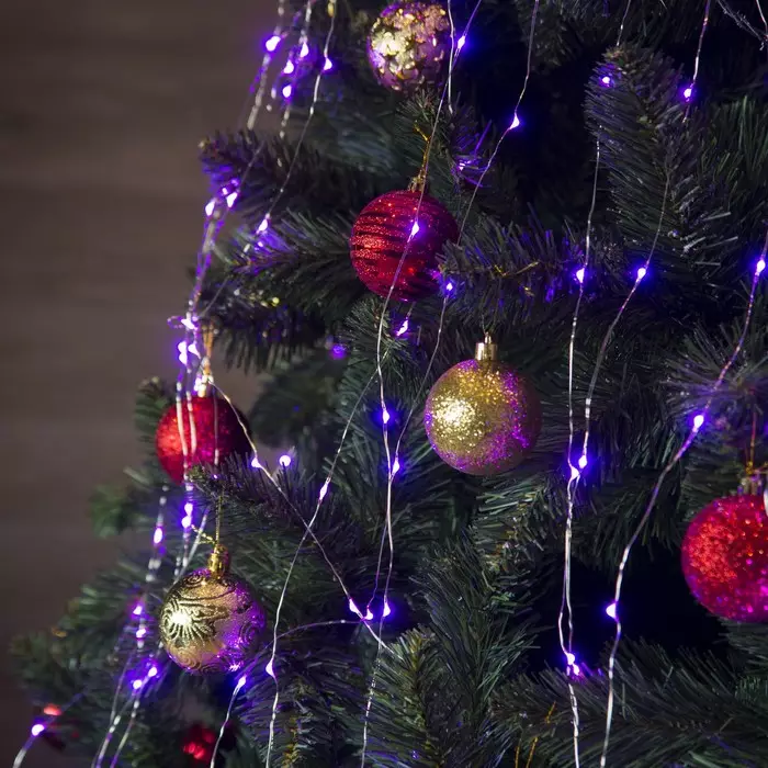 Ako zdobí vianočný strom s vencom? Ako správne a krásne obliekať to podľa schémy s žiariace elektrickej girlandami a ďalšie veniec? 7630_21