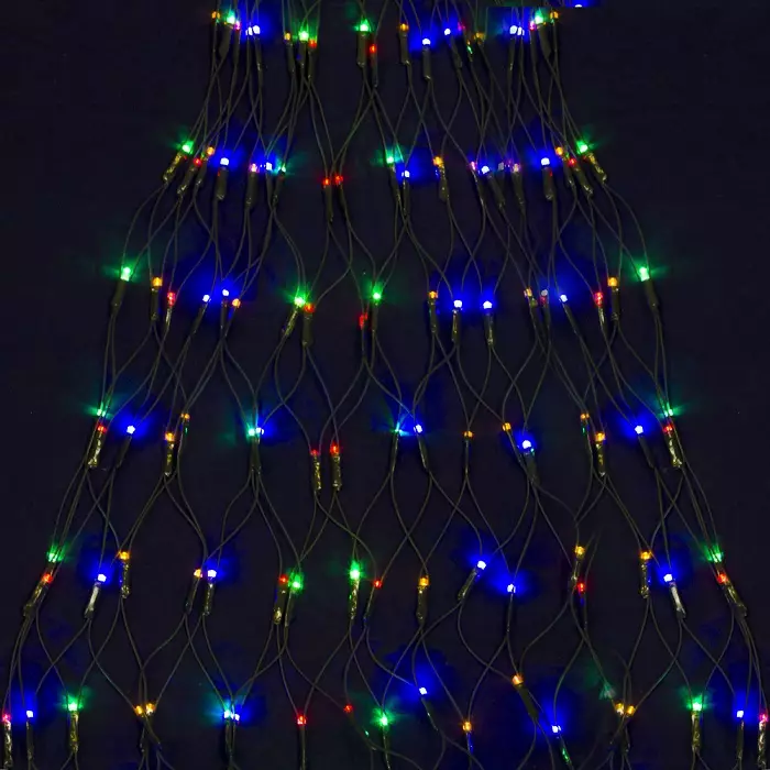 Ako zdobí vianočný strom s vencom? Ako správne a krásne obliekať to podľa schémy s žiariace elektrickej girlandami a ďalšie veniec? 7630_22