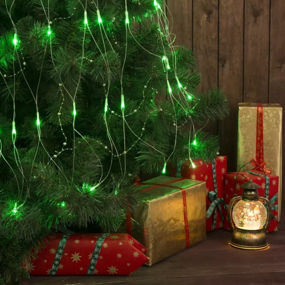 Ako zdobí vianočný strom s vencom? Ako správne a krásne obliekať to podľa schémy s žiariace elektrickej girlandami a ďalšie veniec? 7630_23