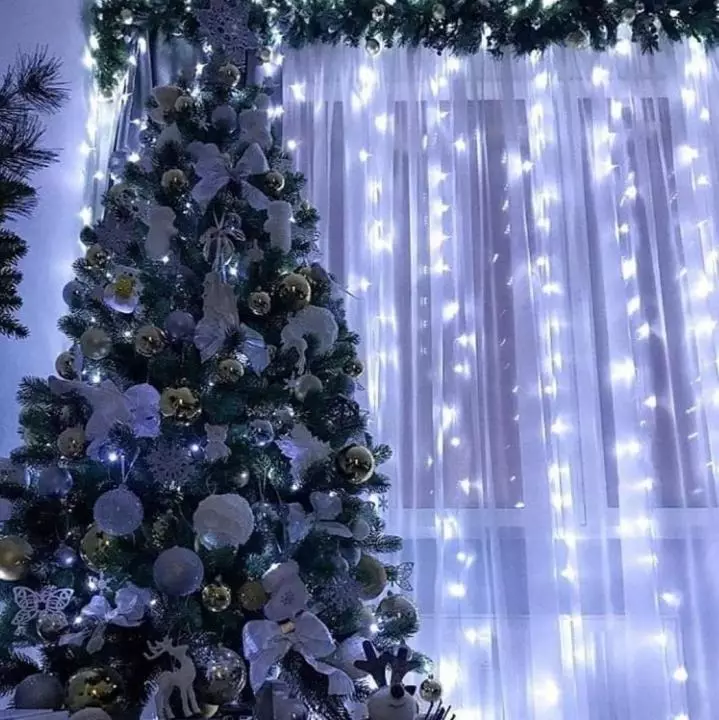 Ako zdobí vianočný strom s vencom? Ako správne a krásne obliekať to podľa schémy s žiariace elektrickej girlandami a ďalšie veniec? 7630_24