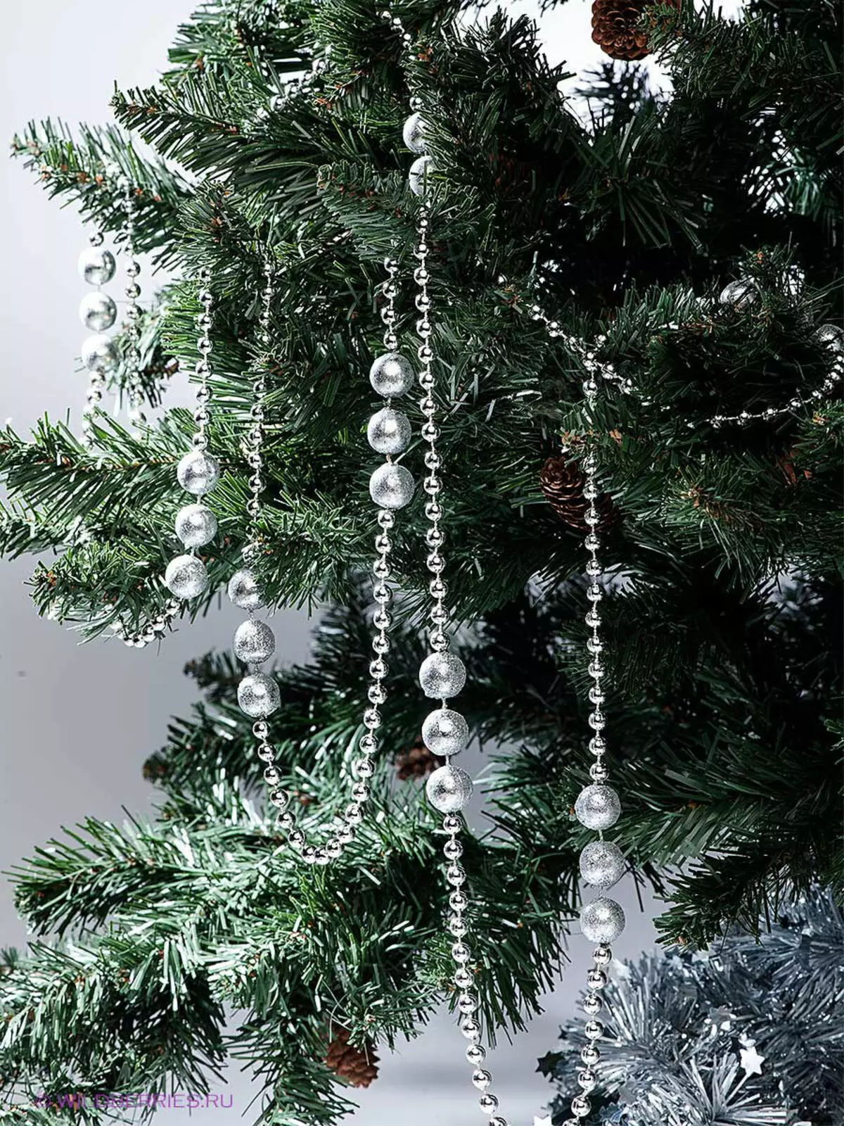 Kuinka koristaa joulukuusi helmiä? 23 Kuva Kaunis korut helmet. Kuinka pukeutua joulukuusi uudenvuoden helmet askel ohitus palloja ja Mishur? 7633_8