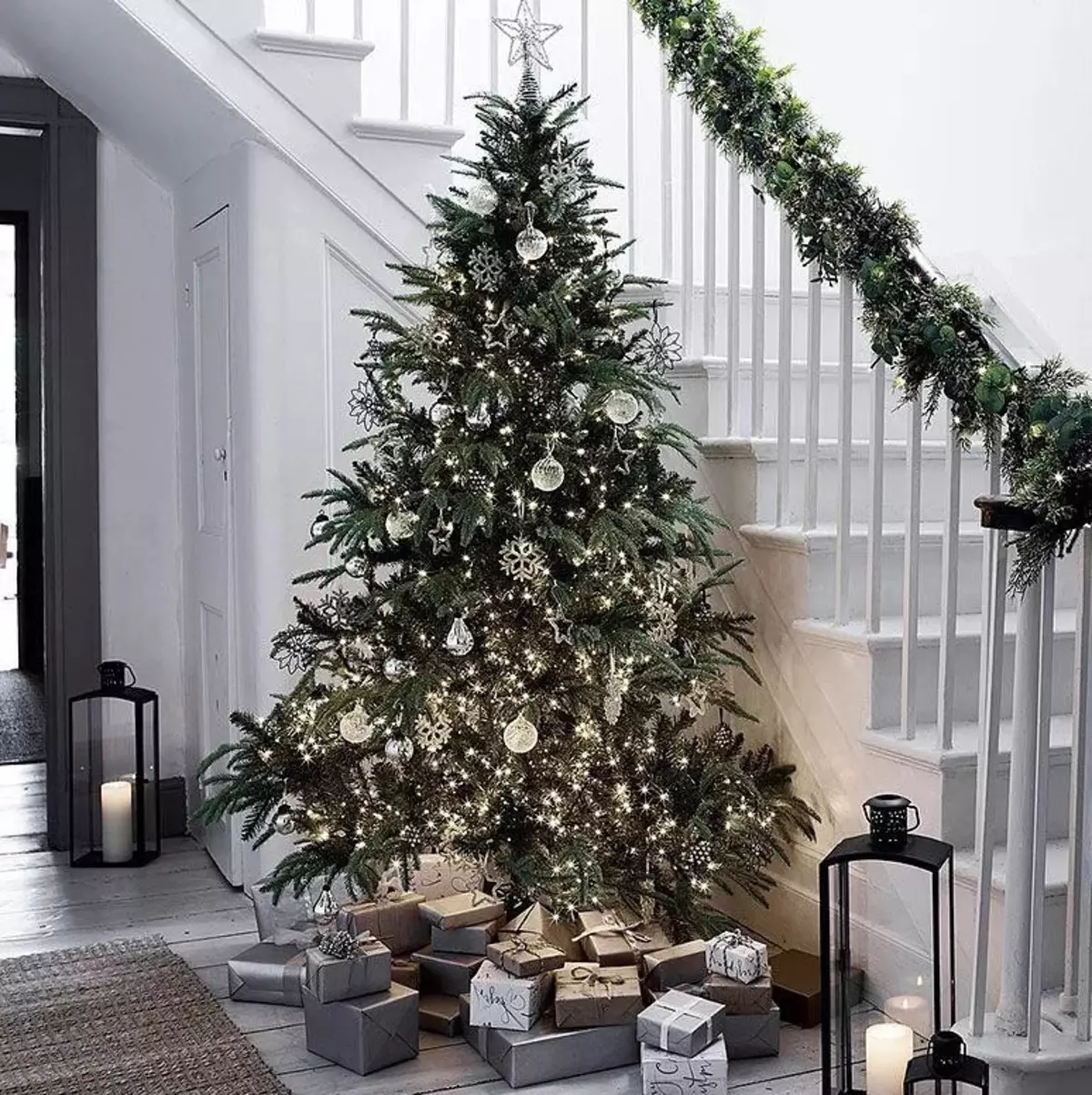 Como decorar uma árvore viva? 45 Fotos Como vestir-se lindamente em casa pinho real ou abeto no ano novo? 7637_21
