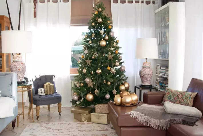 ¿Cómo decorar un árbol vivo? 45 Fotos ¿Cómo vestirse bellamente en casa Real Pine o Abet en el Año Nuevo? 7637_23