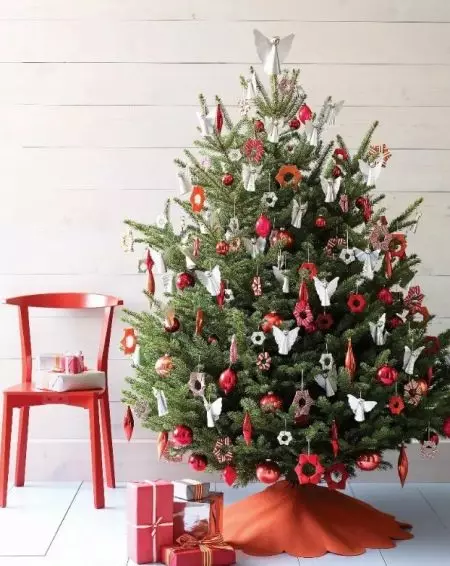 Wie man einen Live-Baum dekoriert? 45 Fotos, wie man sich auf dem neuen Jahr zu Hause echte Kiefer oder Tanne kleiden? 7637_25