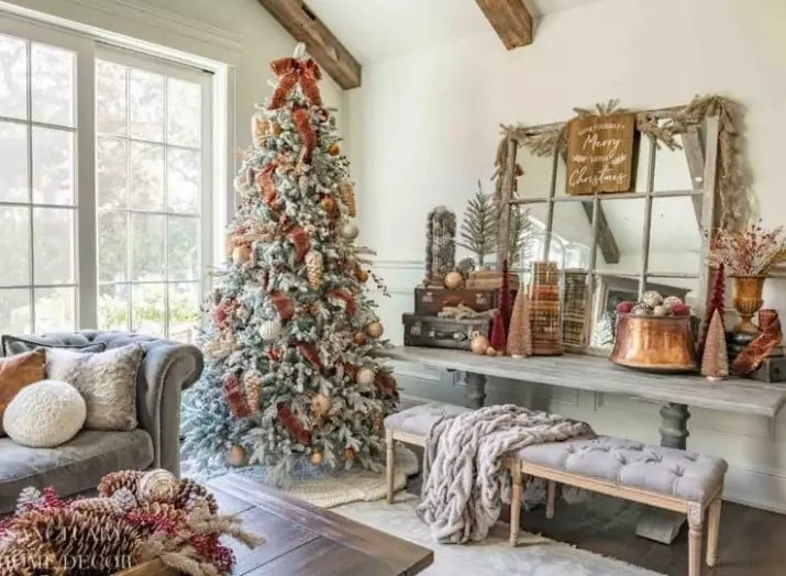 ¿Cómo decorar un árbol vivo? 45 Fotos ¿Cómo vestirse bellamente en casa Real Pine o Abet en el Año Nuevo? 7637_29