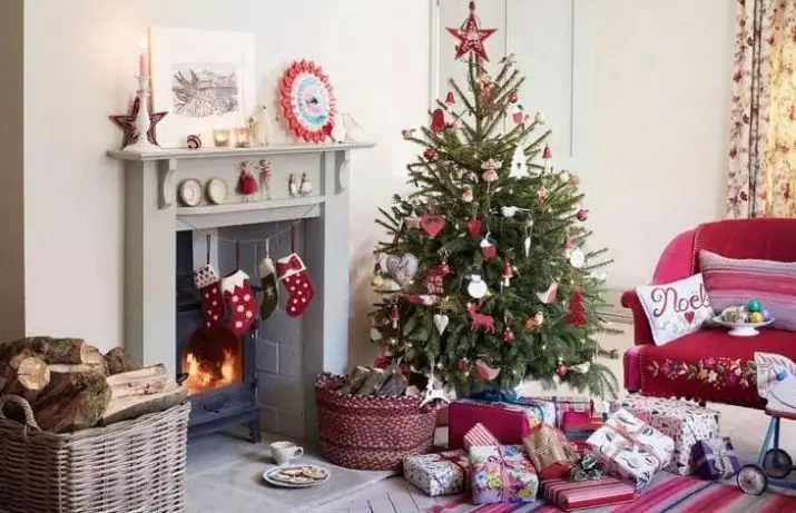 Como decorar uma árvore viva? 45 Fotos Como vestir-se lindamente em casa pinho real ou abeto no ano novo? 7637_32