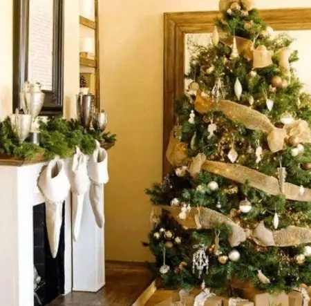 كيفية تزيين شجرة حية؟ 45 صور كيف لباس جميل في الصنوبر الحقيقي المنزل أو التنوب في العام الجديد؟ 7637_43