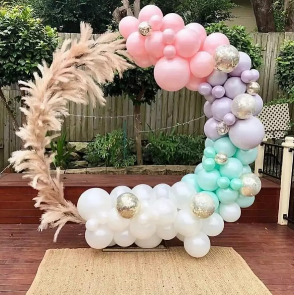 Photosone a golyókból (42 fotók): Csináld magadnak egy születésnapra és egy másik nyaralásra. Multi-Caliber Garland a Balloons a Photowons, Egyéb ötletek 7645_21