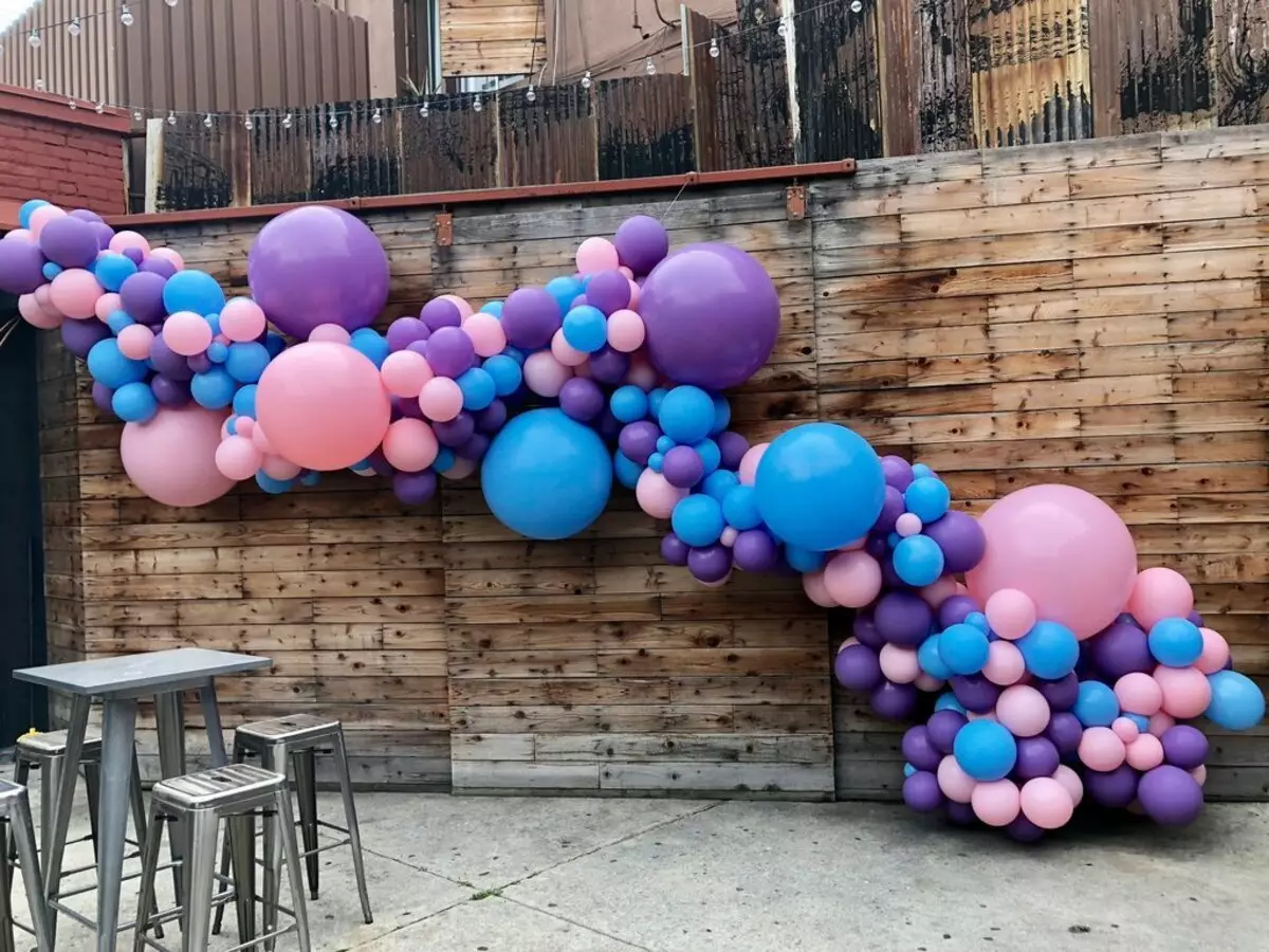 PhotosOne dari The Balls (42 foto): Lakukan sendiri untuk ulang tahun dan liburan lainnya. Garland multi-kaliber dari balon untuk photowon, ide-ide lain 7645_35