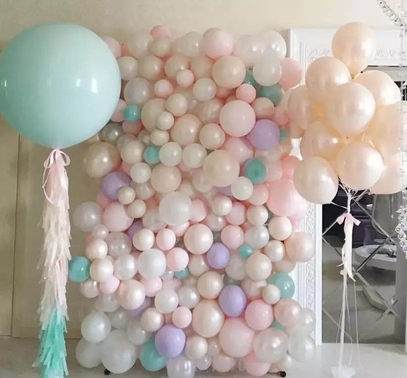 Photosone a golyókból (42 fotók): Csináld magadnak egy születésnapra és egy másik nyaralásra. Multi-Caliber Garland a Balloons a Photowons, Egyéb ötletek 7645_37