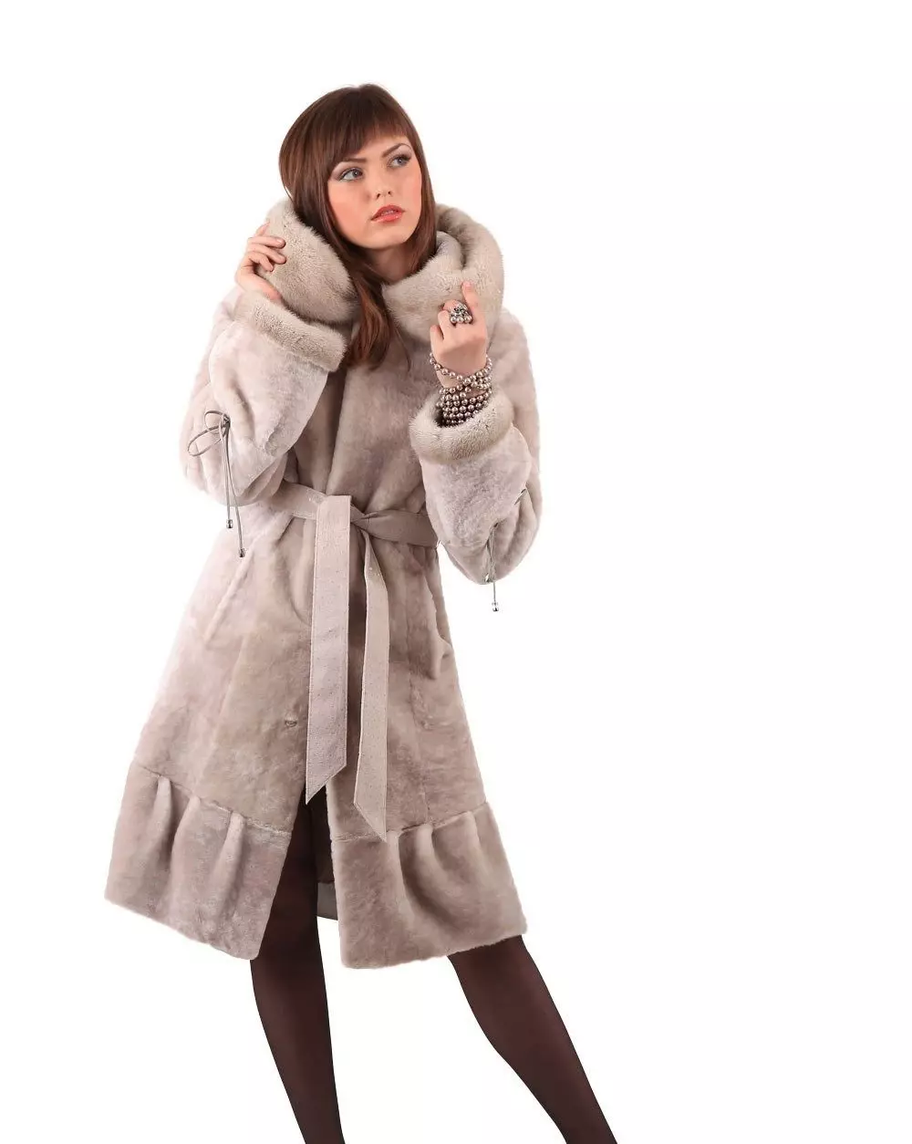Pyatigorsky Coats de peles (79 fotos): Modelos de Nutria Fur Factory en Pyatigorsk, comentarios 764_13