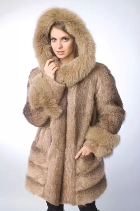 Pyatigorsky Coats de peles (79 fotos): Modelos de Nutria Fur Factory en Pyatigorsk, comentarios 764_37