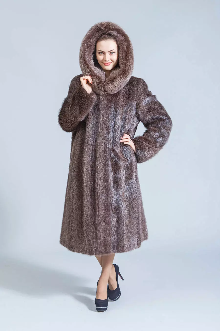 Pyatigorsky Fur Casacos (79 fotos): Modelos de Nutria Fur Factory em Pyatigorsk, Reviews 764_43