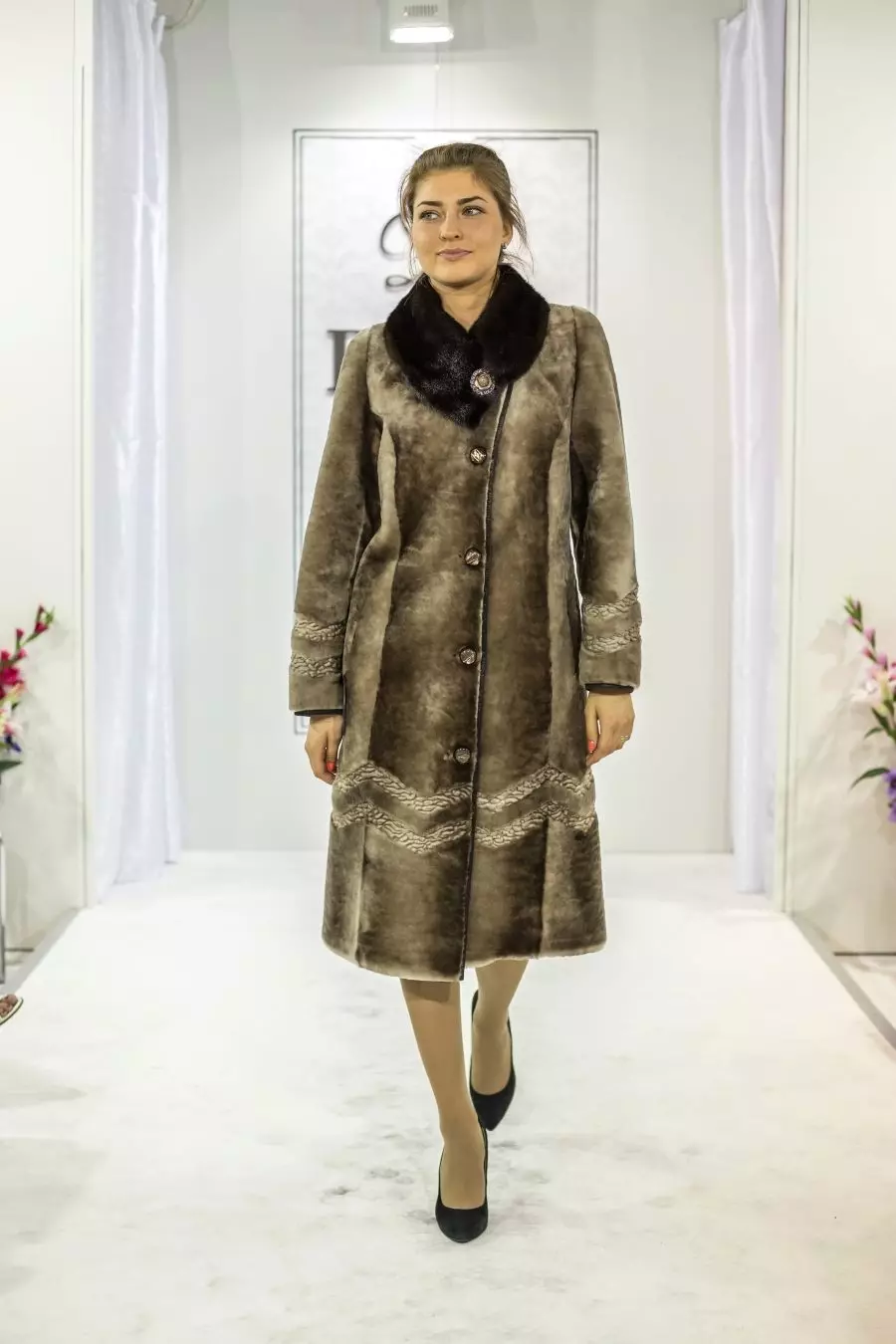 Piatigorsky Fur Coats (79 zdjęć): Modele futrzane Nutria Fur Factory w Piatigorsk, Recenzje 764_7