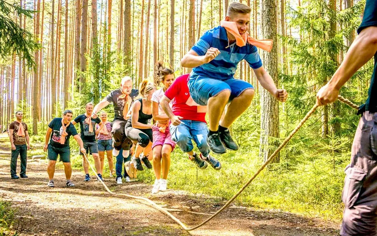 Konkursoj kaj Korporaciaj Ludoj: amuzaj konkursoj por dungitoj, la plej bonaj teamaj ludoj kaj interesaj moveblaj, kun globoj kaj aliaj 7659_22