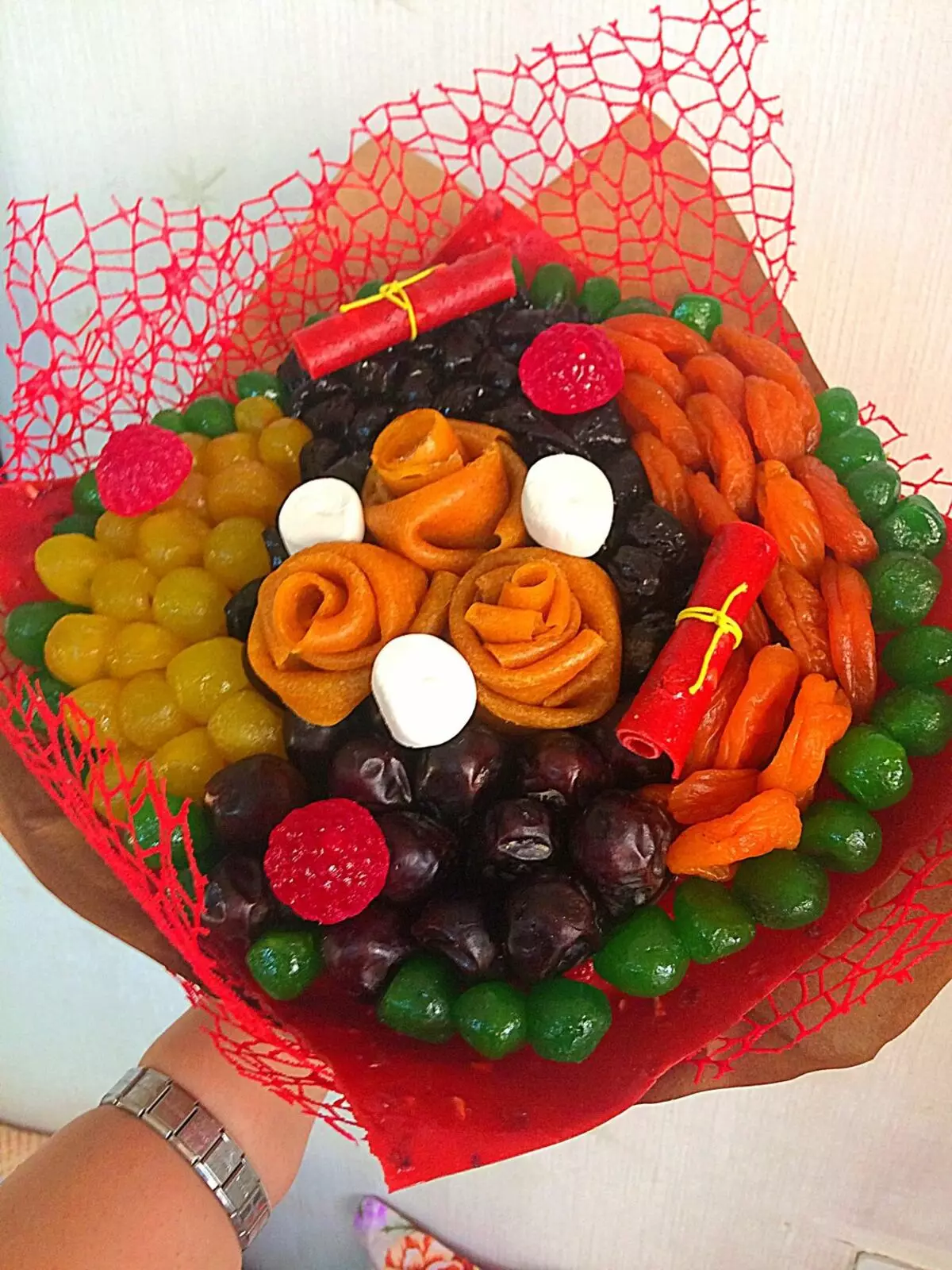 Δώρα από αποξηραμένα φρούτα και καρύδια: Πώς να πακετάρετε όμορφα ένα σύνολο αποξηραμένων φρούτων και καρυδιών; Πώς να τα βάλετε όμορφα σε ένα πιάτο; 7682_11