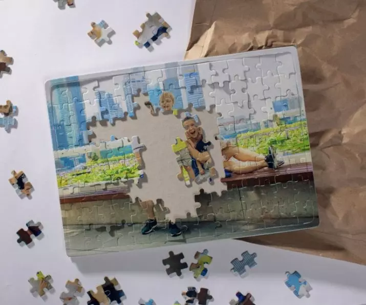 هدية من الصور (18 صورة): كيفية جعل مربع مفاجأة جميلة مع الصور وphotoollage بيديك؟ كيفية تنظيمها الأصلي؟ 7683_7