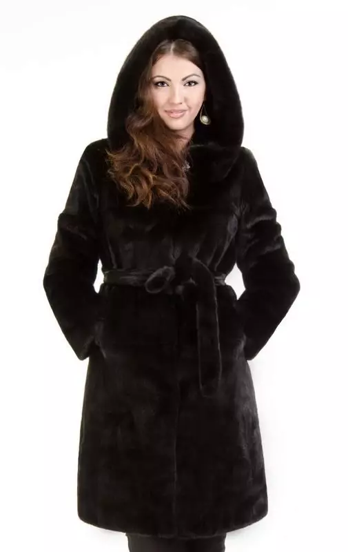 O que usar um casaco de pele (120 fotos): com que boné e sapatos são usados, com os quais o casaco de pele é sem coleira, preto, cinza, com um lenço, imagens com um casaco de pele 768_23